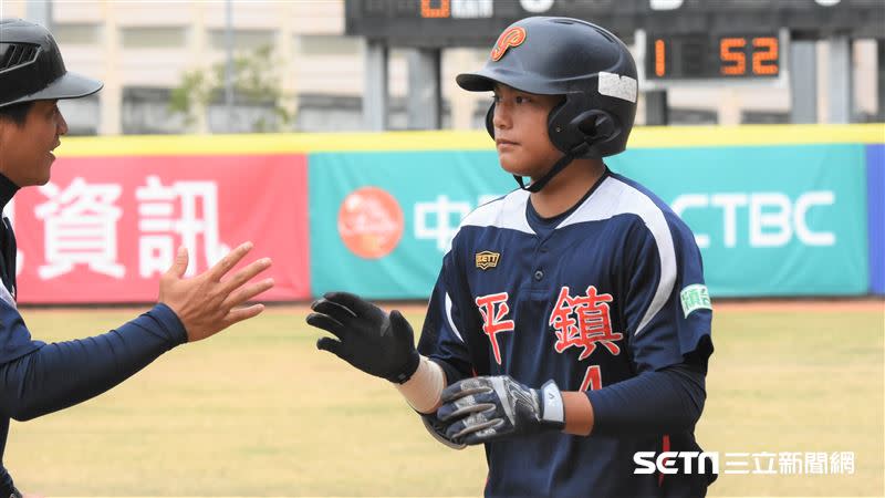 平鎮高中黃永傳打回第一分。（圖／記者王怡翔攝影）