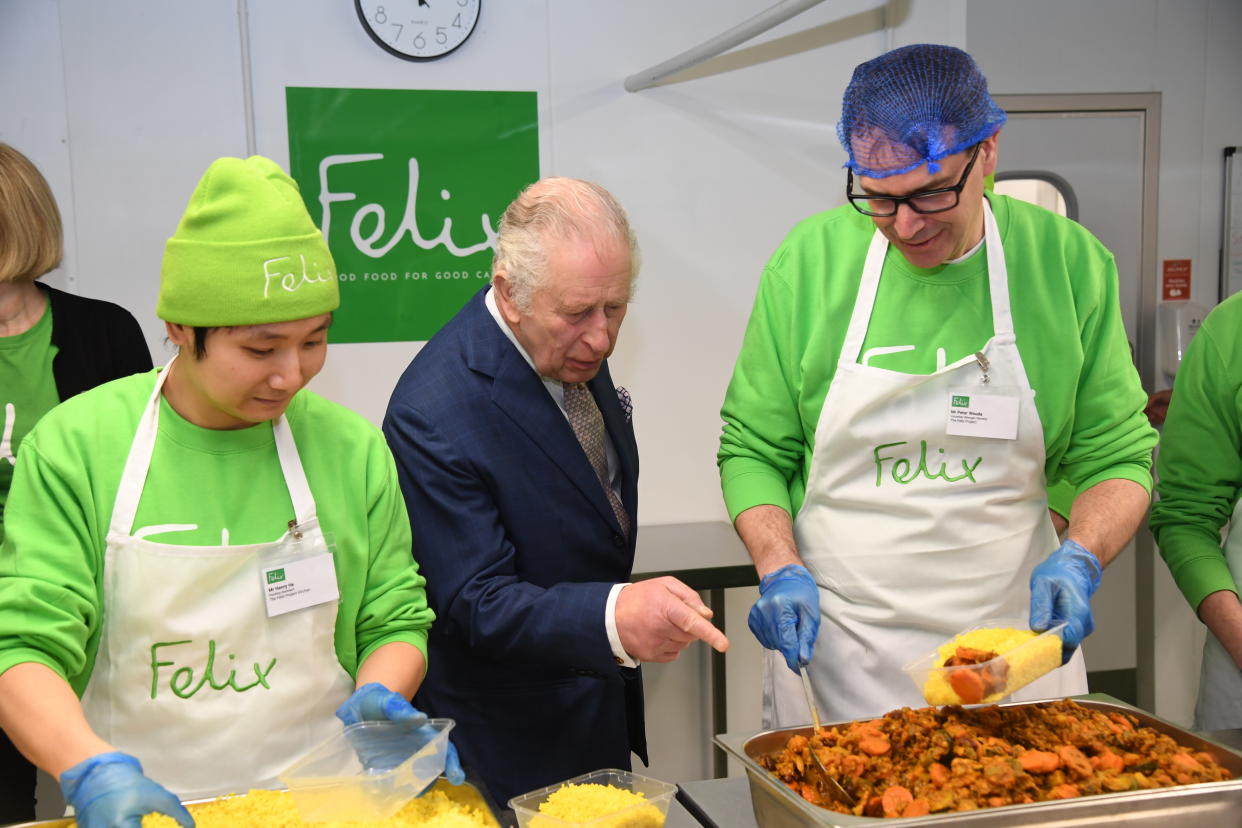 LONDON, ENGLAND - FEBRUARY 22: King Charles III talks to staff during his visit to the Felix Project on February 22, 2023 in London, England. The Felix Project provides meals for vulnerable people in London. (Photo by Jeremy Selwyn - WPA Pool/Getty Images)