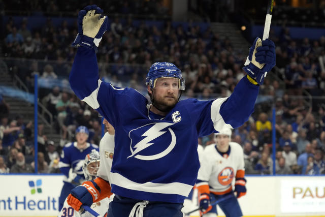 Lightning beat Islanders 5-0, earn playoff berth