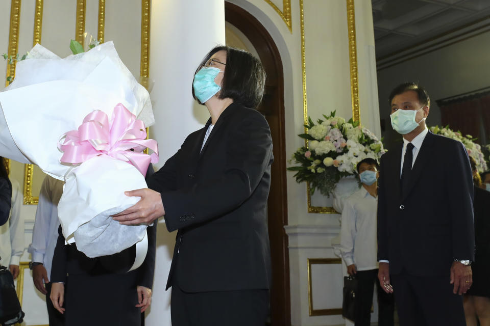 In this photo released by the Taiwan Presidential Office, Taiwan's President Tsai Ing-wen, left, arrives at a memorial for former Taiwanese President Lee Teng-hui in Taipei, Taiwan, Saturday, Aug. 1, 2020. Lee, who brought direct elections and other democratic changes to the self-governed island despite missile launches and other fierce saber-rattling by China, died on Thursday at age 97. (Taiwan Presidential Office via AP)