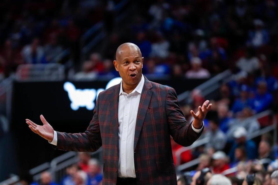 Kenny Payne coaches the Louisville Cardinals against Kentucky during Thursday’s game at the KFC Yum Center.