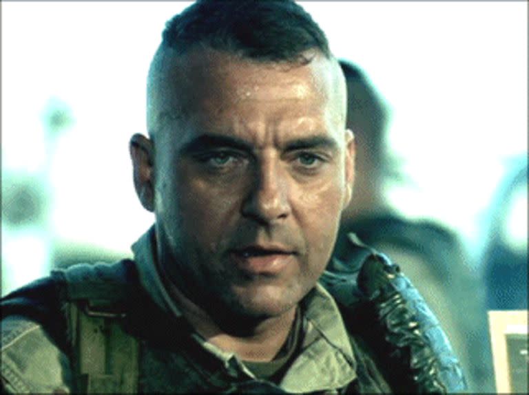 Tom Sizemore en La caida del halcón negro