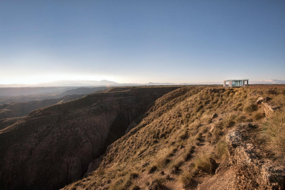 <p>Se ha instalado en pleno desierto de Gorafe, en la provincia de Granada, uno de los lugares más extremos de Europa, ya que en él las temperaturas pueden variar hasta 50 grados. (Foto: Guardian Glass). </p>