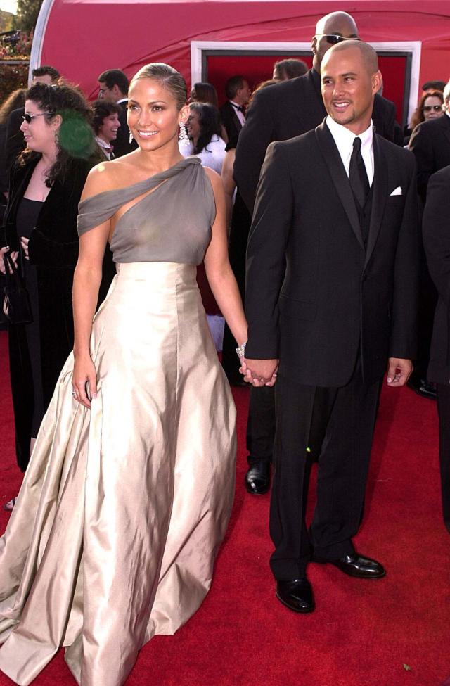 Jennifer Lopez Wore the Glitziest Tom Ford Dress With Alex Rodriguez on the  Oscars Red Carpet