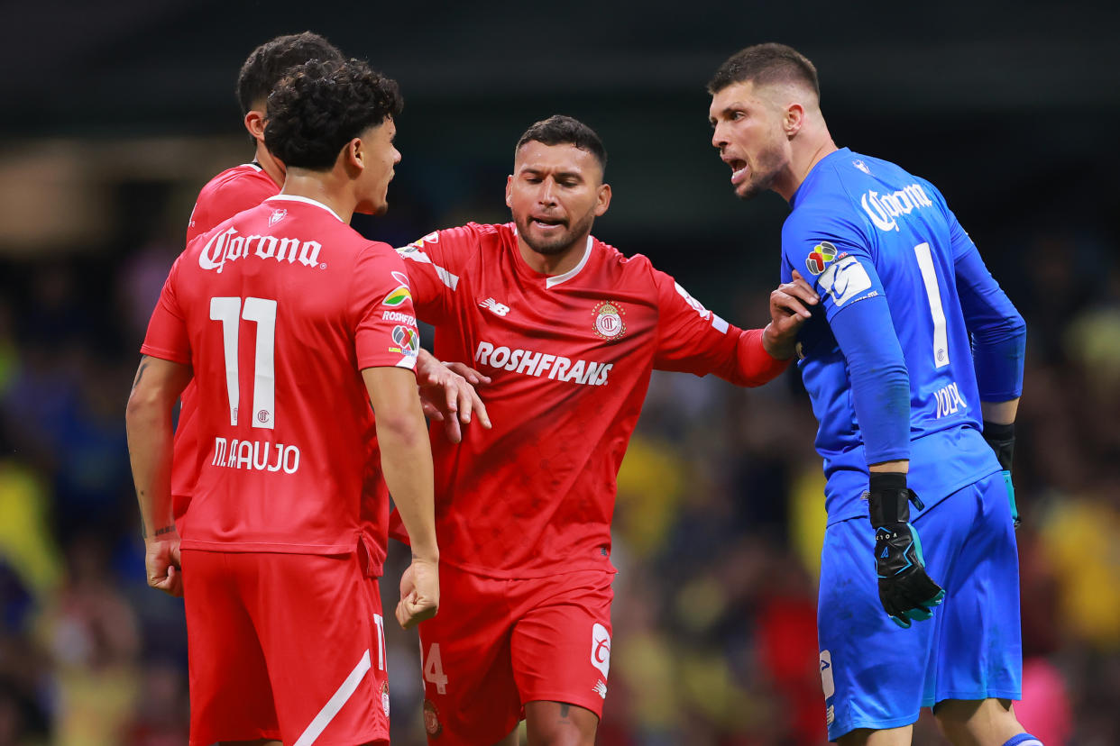 Tiago Volpi en un partido entre Toluca y América de abril pasado. (Getty Images)