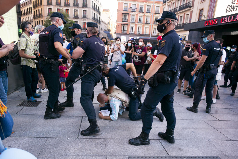 Anti-mask protests protest in Madrid