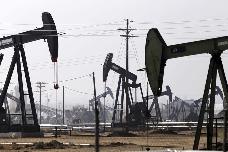 La demanda de petróleo supera los 92 millones de barriles diarios (REUTERS/Jonathan Alcorn)