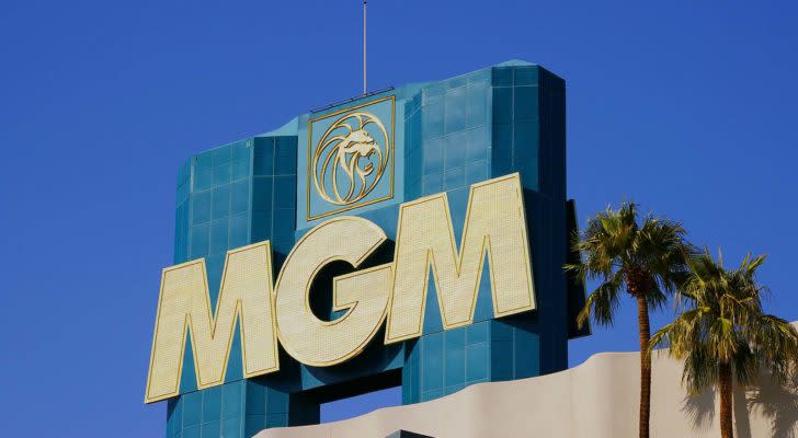 Foto logo MGM di bangunan kasino MGM.