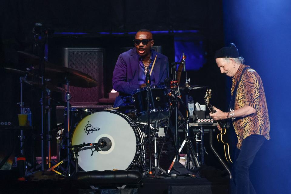 US drummer Steve Jordan and British guitar player Keith Richards perform during the Rolling Stones 