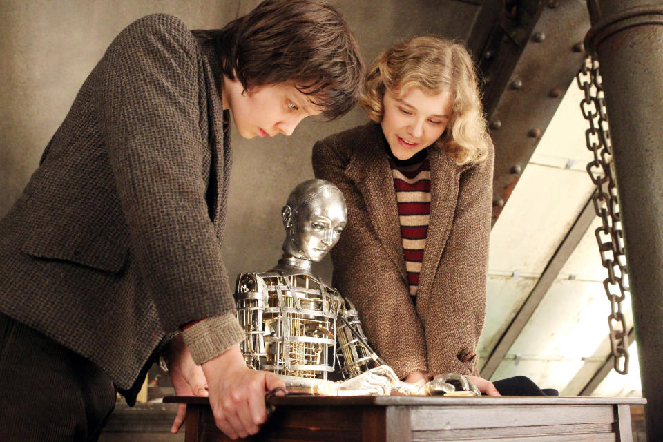Hugo and Isabelle examining the automaton