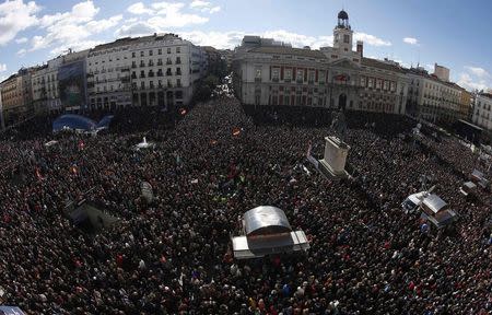 People fill Madrid's landmark Puerta del Sol as they gather at a rally called by Spain's anti-austerity party Podemos (We Can) January 31, 2015. REUTERS/Sergio Perez