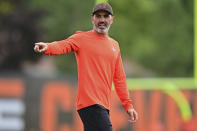 Cleveland Browns head coach Kevin Stefanski gestures during NFL football practice in Berea, Ohio, Tuesday, Aug. 16, 2022. (AP Photo/David Dermer)