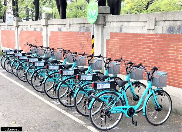 南市符合定共享電動輔助自行車試營運，讓南市綠色共享運具多一種選擇。<br />（記者李嘉祥攝）