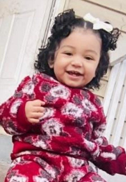 1-year-old Sara Tejeda was reported missing Monday, March 11 with her mother, 17-year-old Maoly Toscano.