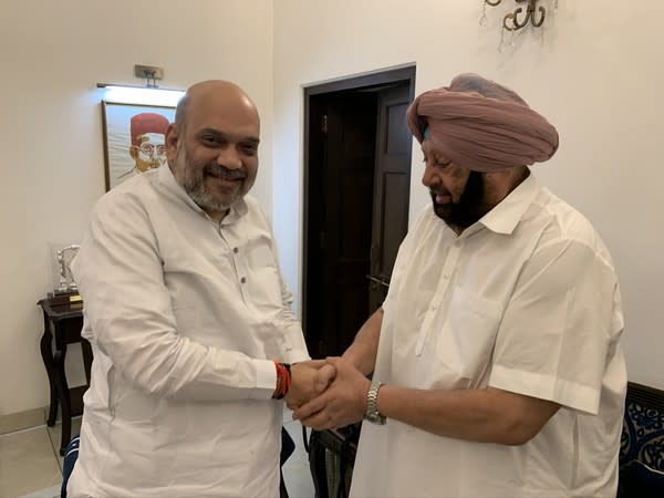 Captain Amarinder Singh with Union Minister Amit Shah (File Photo)