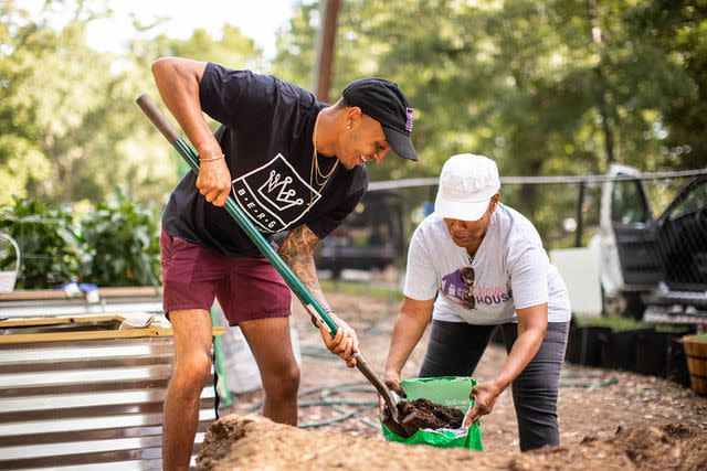 <p>Power Home Remodeling</p> Power Home Remodeling team members volunteer to commemorate Juneteenth.