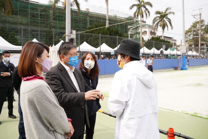 全中運網球選手受傷　楊文科視察關心選手與場地賽況