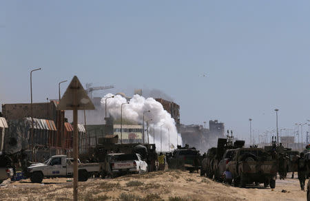 Smoke risis from clashes between special forces of the Libyan army and Islamist militants in their last stronghold in Benghazi, Libya, July 5, 2017. REUTERS/Esam Omran Al-Fetori