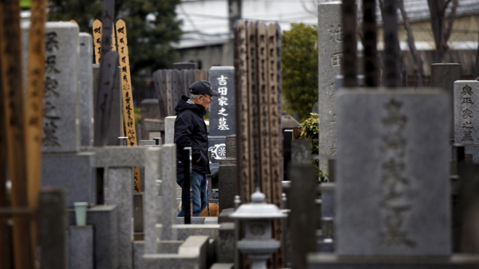 2016年3月5日，日本東京一處公墓。路透社