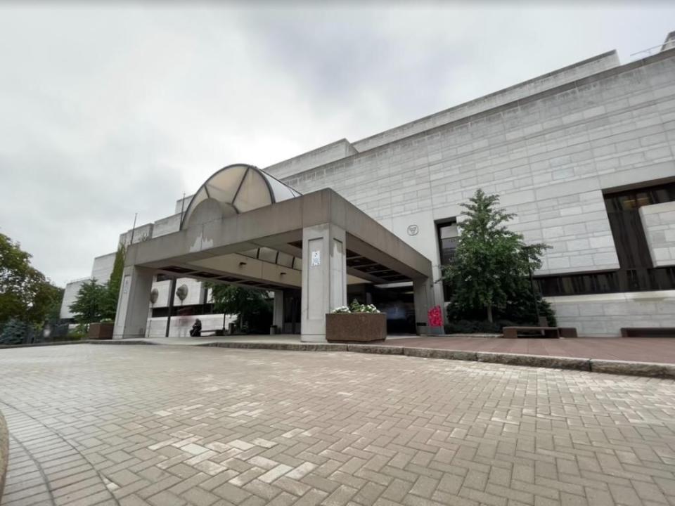 The main entrance to the Ottawa Courthouse in September 2022.