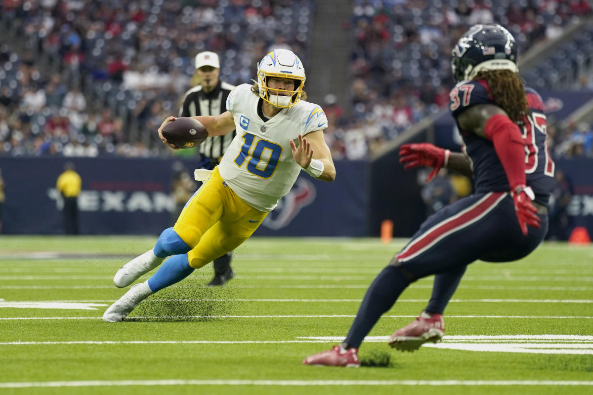 Justin Herbert Sets Team Touchdown Record as Chargers Keep Playoff Hopes  Alive With 34-13 Win Over Broncos – NBC Los Angeles