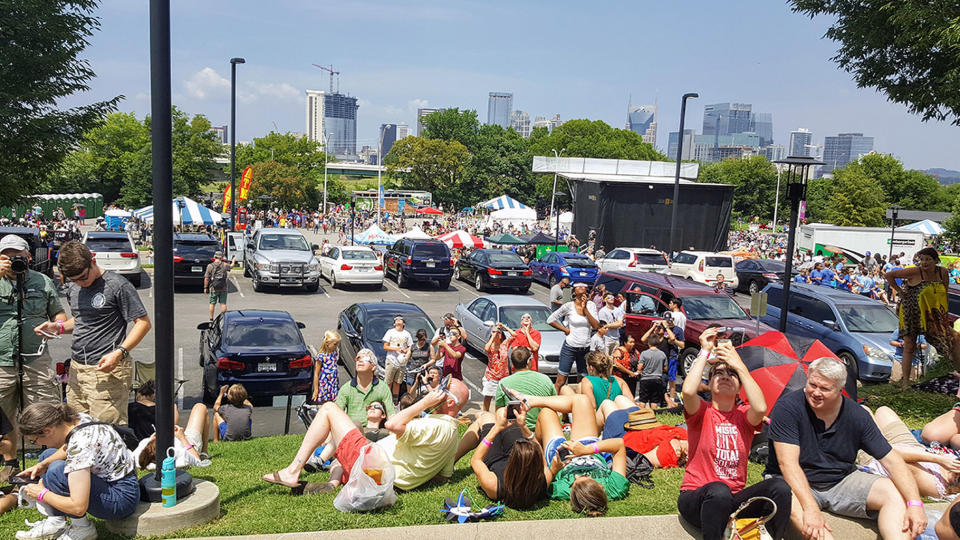 Crowds gather to watch the total solar eclipse at the Adventure Science Center in Nashville. <cite>Hanneke Weitering</cite>