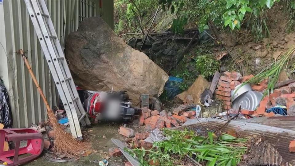 豪雨釀災！竹縣落石砸民宅　樹倒占住雙向車道