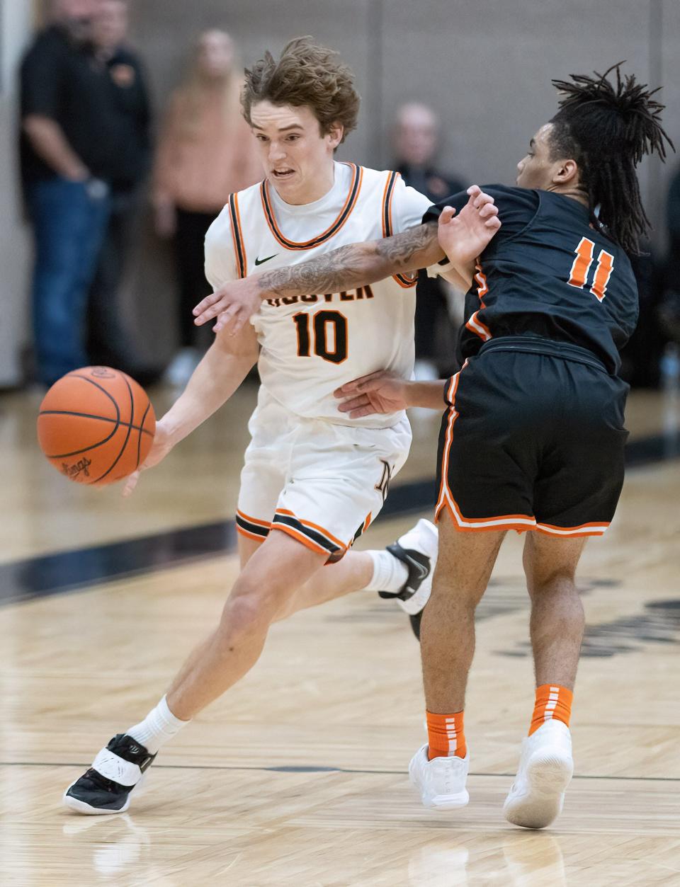 Hoover’s Wesley Collins brings the ball down court against Massillon’s Carlen Greene on Friday, Jan. 6, 2023.