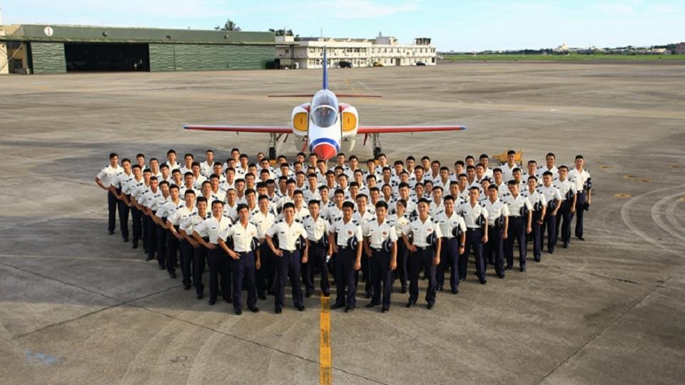 上尉飛官陳奕是空軍官校106年班。（圖／翻攝自陳奕臉書）