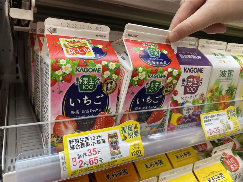 7-ELEVEN引進日本「野菜生活100%綜合蔬果汁-草莓」今年再度回歸，季節限定添加福岡草莓。（圖／超商業者提供）