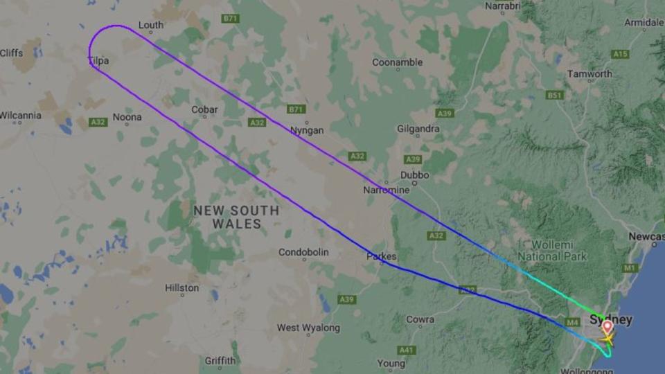 Assignment Freelance Picture A man has forced a plane to return to Sydney Airport after he\n allegedly caused a disruption on board MH122. Picture: Flight Radar 21