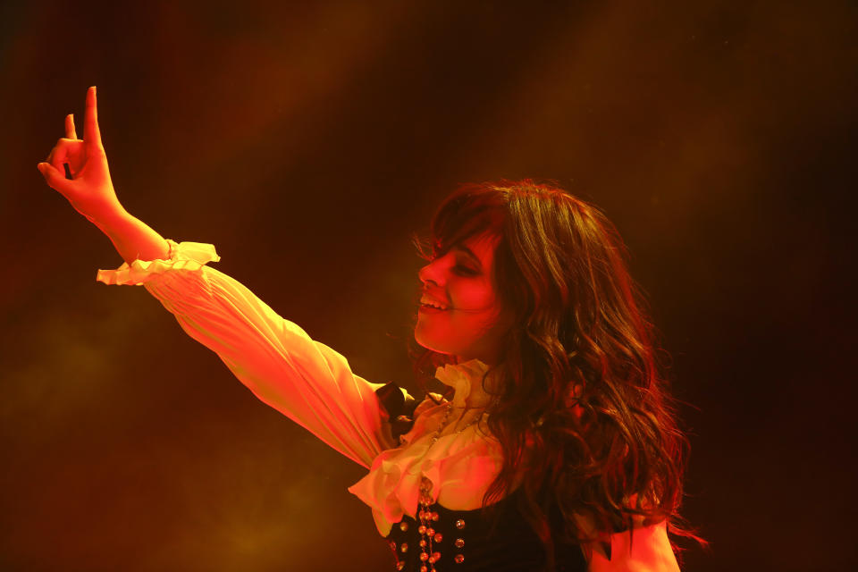 Camila Cabello da un concierto de su gira "Never Be the Same Tour" en la Ciudad de México, el lunes 24 de septiembre del 2018. (AP Foto/Eduardo Verdugo)