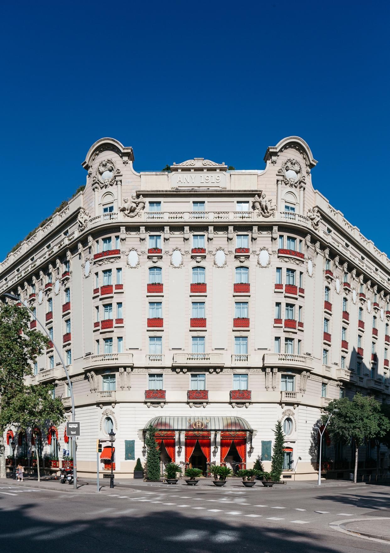 Cultural connoisseurs may check into El Palace Hotel Barcelona, but there are nine more exquisite hotels in Spain worth your consideration.