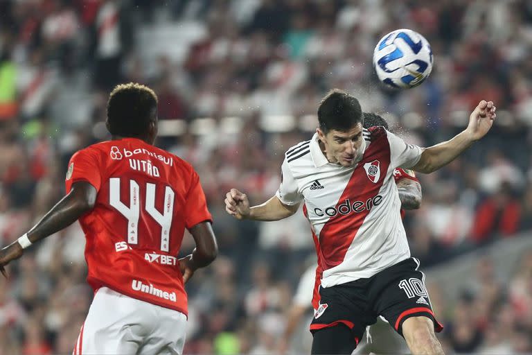 Escena del partido que disputaronn River e Inter de Porto Alegre en el Monumental: hoy juegan la revancha en Brasil