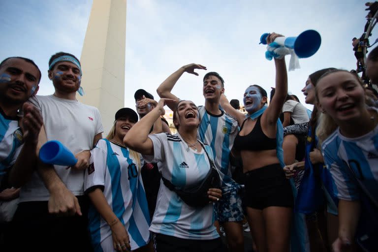 Festejos en el Obelisco luego del partido que disputaron la Argentina y Croacia