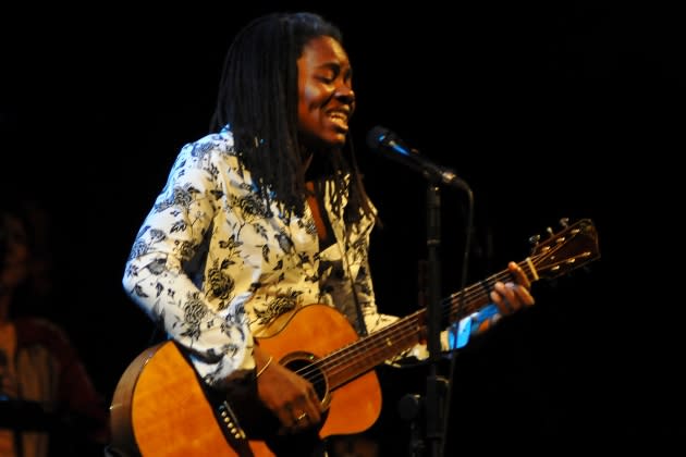 Tracy Chapman Reacts to Luke Combs Fast Car Cover Tracy Chapman Reacts to Luke Combs Fast Car Cover.jpg - Credit: David Redfern/Redferns