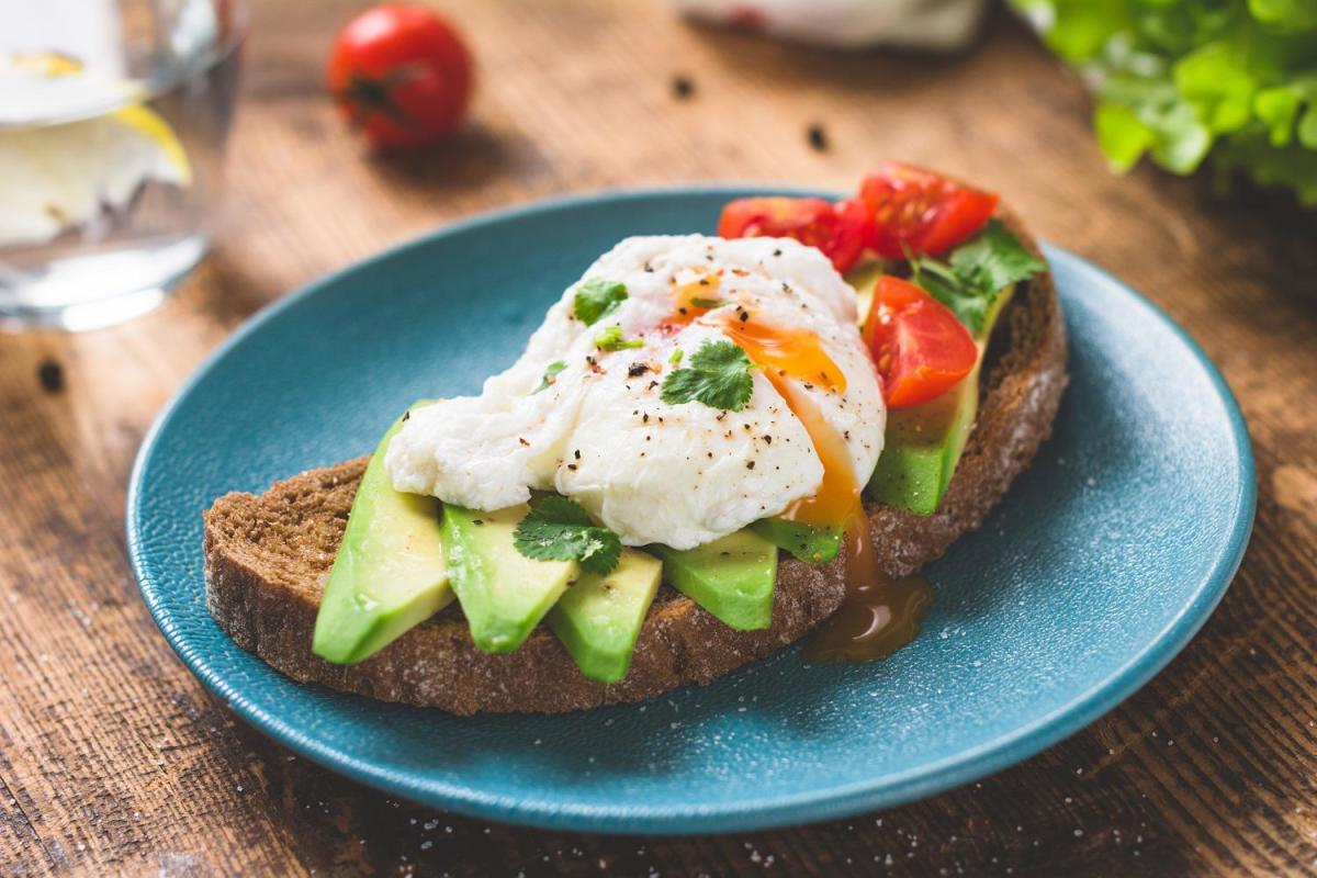 Linger Cafe - Smashed Avo Toast is our forever fave! Who can never tire of  the classics? They're classic for a reason 😉