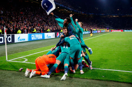 Soccer Football - Champions League Semi Final Second Leg - Ajax Amsterdam v Tottenham Hotspur - Johan Cruijff Arena, Amsterdam, Netherlands - May 8, 2019 Tottenham's Lucas Moura celebrates scoring their third goal to complete his hat-trick with Fernando Llorente, Danny Rose and team mates Action Images via Reuters/Matthew Childs