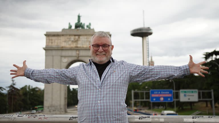 Ricky Pashkus, con el Arco de la Moncloa como telón de fondo, desembarca en Madrid