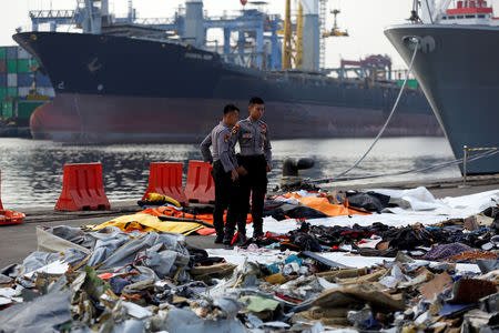 Indonesian police officers look at belongings of passengers of Lion Air flight JT610 at Tanjung Priok port in Jakarta, Indonesia, October 31, 2018. REUTERS/Willy Kurniawan