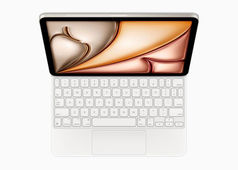 iPad Air可與採用懸浮式設計、內建觸控式軌跡板和背光鍵盤的巧控鍵盤圖片來源：Apple