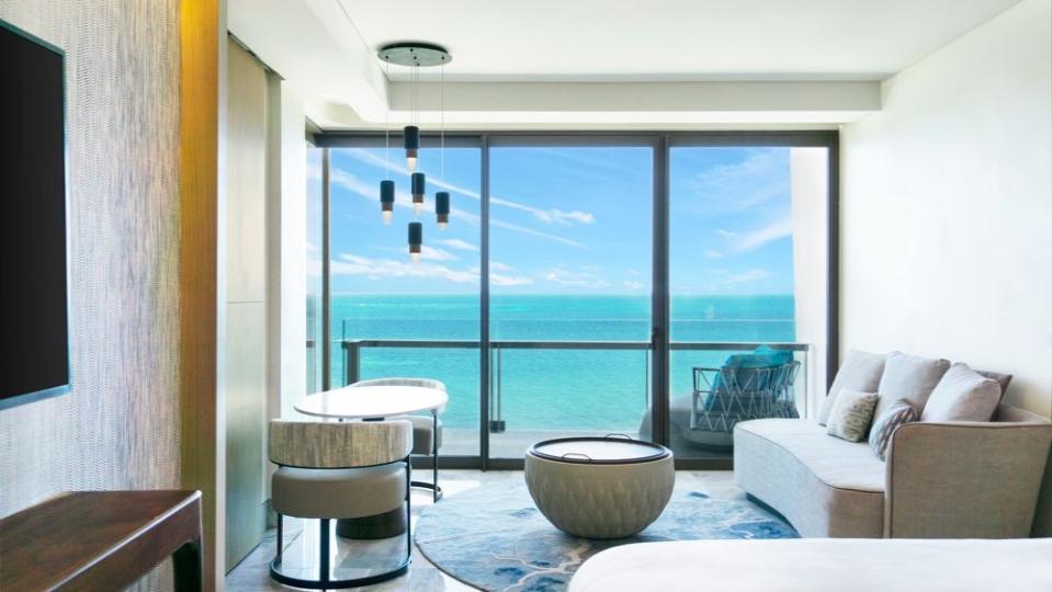 Waldorf Astoria Cancun: Deluxe Oceanfront Suite (living room)
