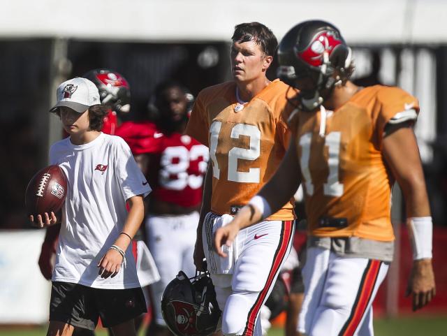 Tom Brady on sideline for Wednesday's Bucs practice