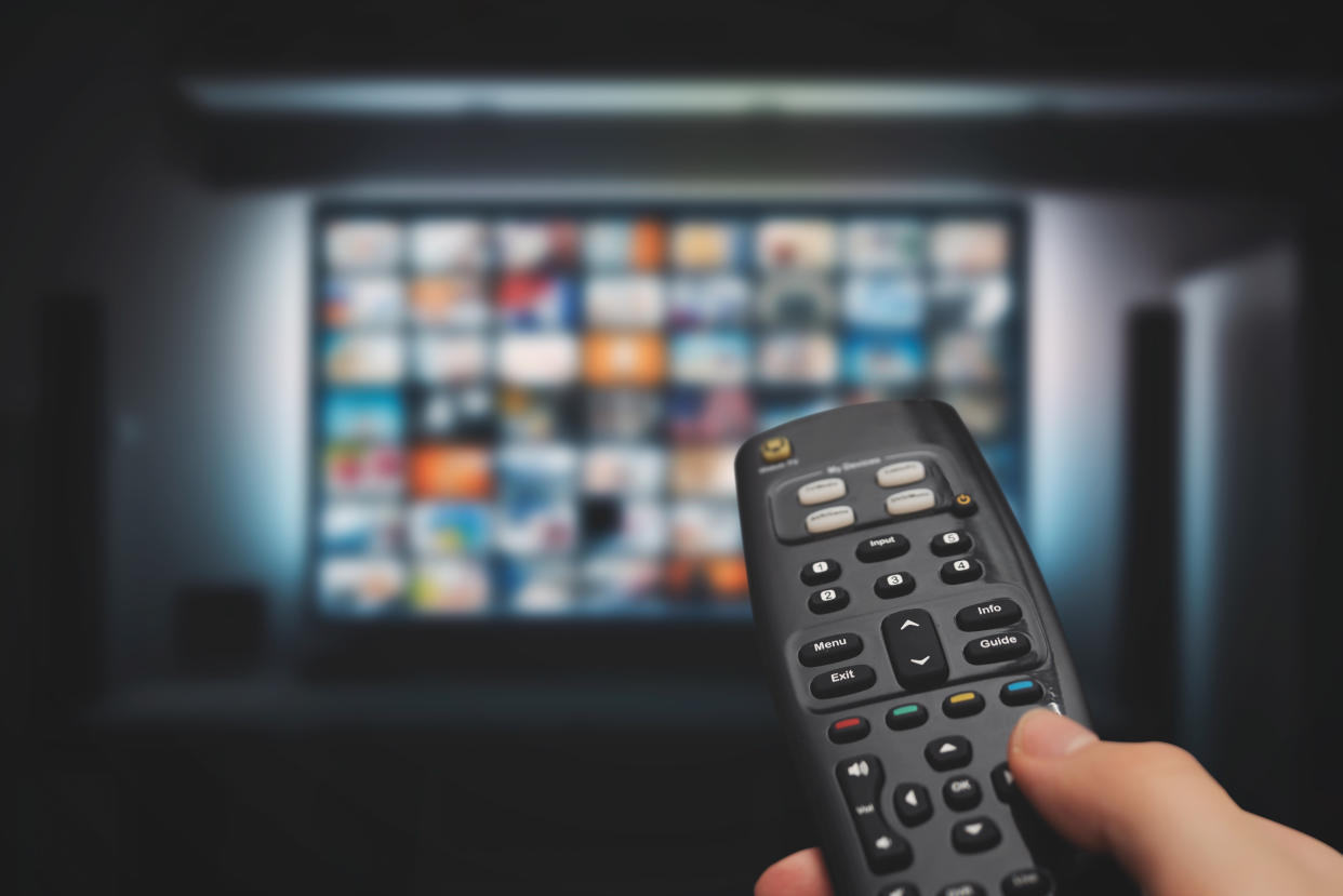  A remote control pointing at a TV 