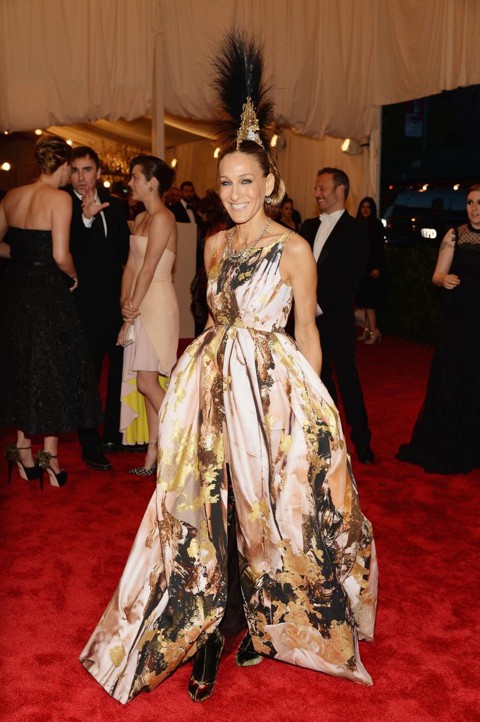 Sarah Jessica Parker is know for her forward-thinking fashion & she never disappoints when it comes to her looks on the Met Gala red carpet.