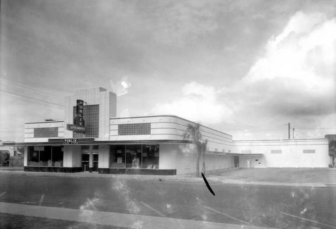 The first Publix in Winter Haven in 1940. State Archives of Florida, Florida Memory.