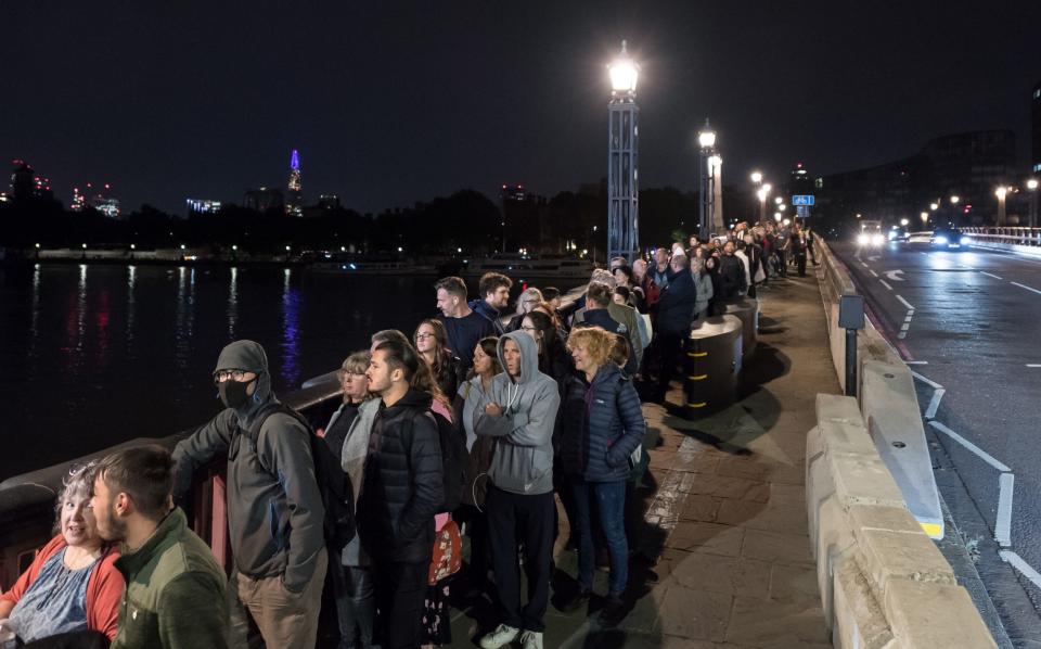 Lambeth Bridge is the final stage of the queue - Wiktor Szymanowicz/Anadolu Agency