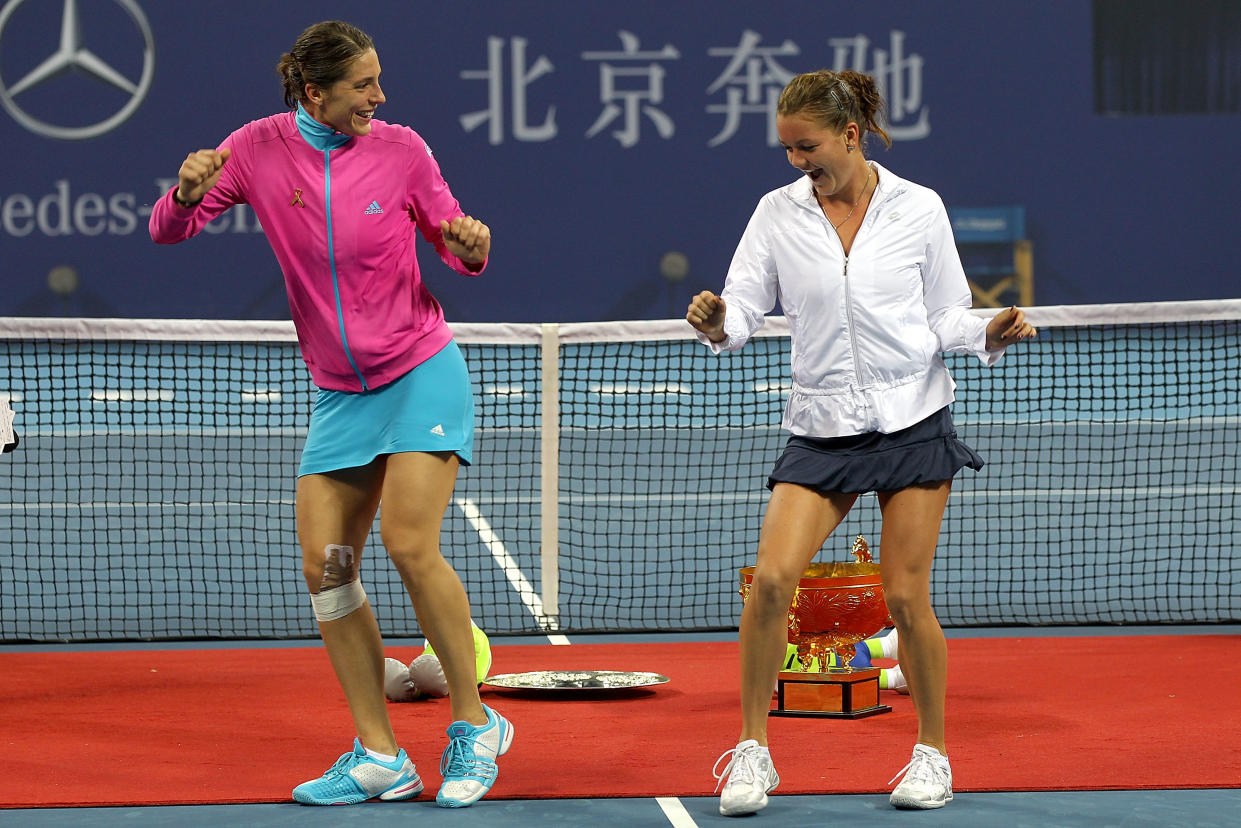 Andre Petkovic y Agnieszka Radwanska bailando tras la final del Open de China en 2011 (Foto: Matthew Stockman/Getty Images).