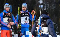 Die Olympischen Winterspiele 2018 stehen vor der Tür und die Erkenntnisse des McLaren-Berichts deuten auf systematisches und staatlich organisiertes Doping russischer Athleten hin. Dennoch finden die Weltfachverbände zu keiner einheitlichen Linie. Einige Sportler wollen dies nicht hinnehmen. Darunter Biathlon-Dominator Martin Fourcade. Bei der WM 2017 in Hochfilzen verließ er die Siegerehrung demonstrativ und vorzeitig. Seine Mannschaft hatte den zweiten Platz vor Russland belegt, für das unter anderem Dopingsünder Alexander Loginow an den Start gegangen war. (Bild-Copyright: Frank Fife/Getty Images)