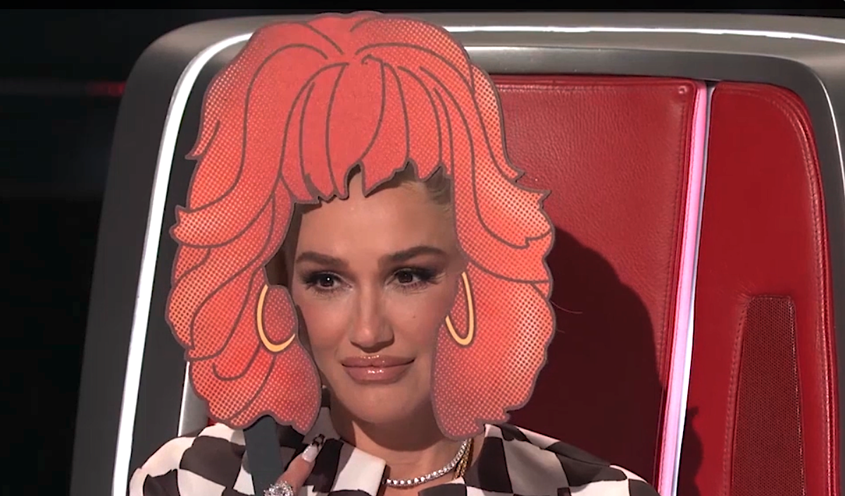 Gwen Stefani cosplays as her new redheaded rival Reba McEntire on 'The Voice.' (NBC)